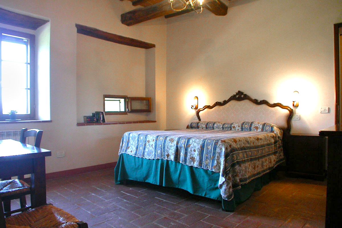 Bedroom two San Giovanni East: historic room in the Castle - Chianti villa rentals