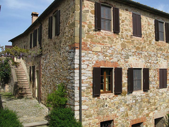 La Loggia: Front view of the Siena apartments